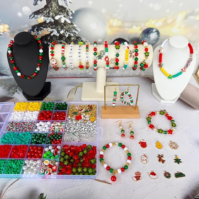3140PCS Christmas Bracelet Making Kit, Christmas Beads Charms for Bracelets Jewelry Making Red Green Xmas Clay Acrylic Crystal Star Round Beads Letter Spacer Beads for Necklace Making DIY Crafts